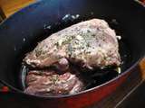 Gigot et pommes de terre aux herbes fraîches du jardin