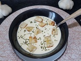 Soupe à l'ail et ses petits croûtons maison