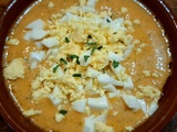 Soupe froide aux tomates rouges et jaunes et concombre