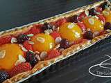 Tarte feuilletée aux pêches et fruits rouges