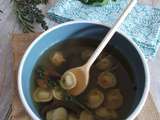 Bouillon aux herbes et ravioles aux champignons