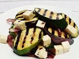 Salade de courgettes grillées aux oignons rouges et au feta