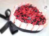 Coeur de fruits rouges et joyeux anniversaire Maman