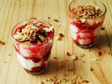 Timbale de confit de framboises au yaourt et son crumble aux amandes effilés caramélisées