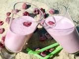 Envie de smoothies framboises, chocolat et feuille de menthe