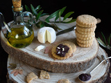 Sablés chèvre sarrasin, pâte d’olive au fromage de chèvre