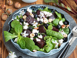Salade betteraves rôties chèvre et myrtilles