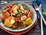 Salade de tomates, poivrons et halloumi épicé