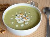 Soupe au céleri branche, crème au bleu d’Auvergne et noix