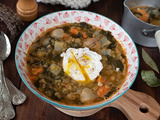 Soupe de blettes, pois cassés et oeuf poché