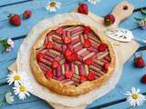 Tarte rhubarbe fraises graphique et rustique