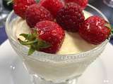 Mousse au citron pour accompagner les fraises et les framboises