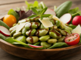 Salade de fèves au vinaigre balsamique à estragon et au parmesan