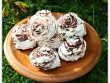 Meringues aux tourbillons de chocolat