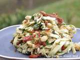 Tagliatelles feuilles de moutarde et pignons