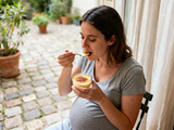 Manger de la crème brûlée en étant enceinte : Oui ou risques