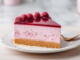Bavarois aux framboises et sa base croustillante