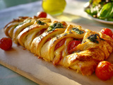 Tresse feuilletée tomate mozzarella croustillante