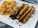 Asperges poêlées miel-citron, pavés de saumon grillés & sauce hollandaise safranée