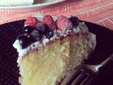 Gâteau au yaourt et à la poudre d’amandes, glaçage au yaourt et à la fleur d’oranger