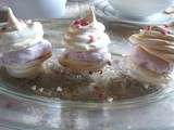 Meringues italiennes au miel garnies de chantilly à la framboise