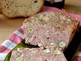 Terrine aux foies de volaille et aux noisettes