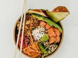 Poke bowl thaï saumon avocat mangue