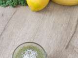 Green smoothie superfood – banane, kale, citron, coco