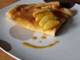 Crêpes, pommes poêlées et caramel à l'orange