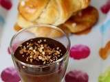 Mousse au chocolat aux pépites, sur lit de pommes