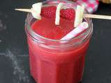 Smoothie framboises, pêches et banane