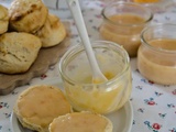 Scones au chocolat blanc et curd pamplemousse et chocolat blanc - Une ribambelle d'histoires