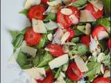 Salade à la fraise, parmesan et amandes