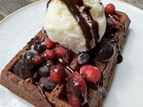 Gaufres chocolat fruits rouges et glace vanille pour les gourmands