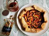 Tarte rustique nectarines et pistaches à la confiture de fraises, pâte sucrée au levain