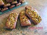 Financiers chocolat décorés aux graines et cerneaux de noix