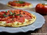 Tarte fine aux tomates (ricotta, cébettes, basilic), pâte à l'huile d'olive