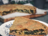 Tourte en verdure aux jeunes feuilles de fèves et blettes, pâte fine huile d’olive et farine bise de grand épeautre