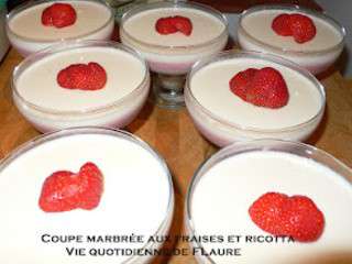 Coupe marbrée aux fraises et ricotta