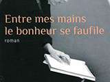 Entre mes mains le bonheur se faufile