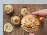 Muffins aux pommes et aux noix et joli livre