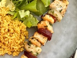 Brochettes de saumon, noix de Saint-Jacques, crevettes et chorizo