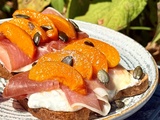 Bruschetta Abricot Stracciatella et Jambon Cru