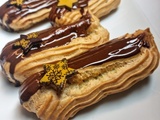 Eclairs au café et éclairs chocolat