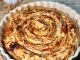 Spirale feuilletée au fromage, noix et miel