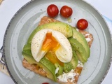 Toast avocat oeuf mollet